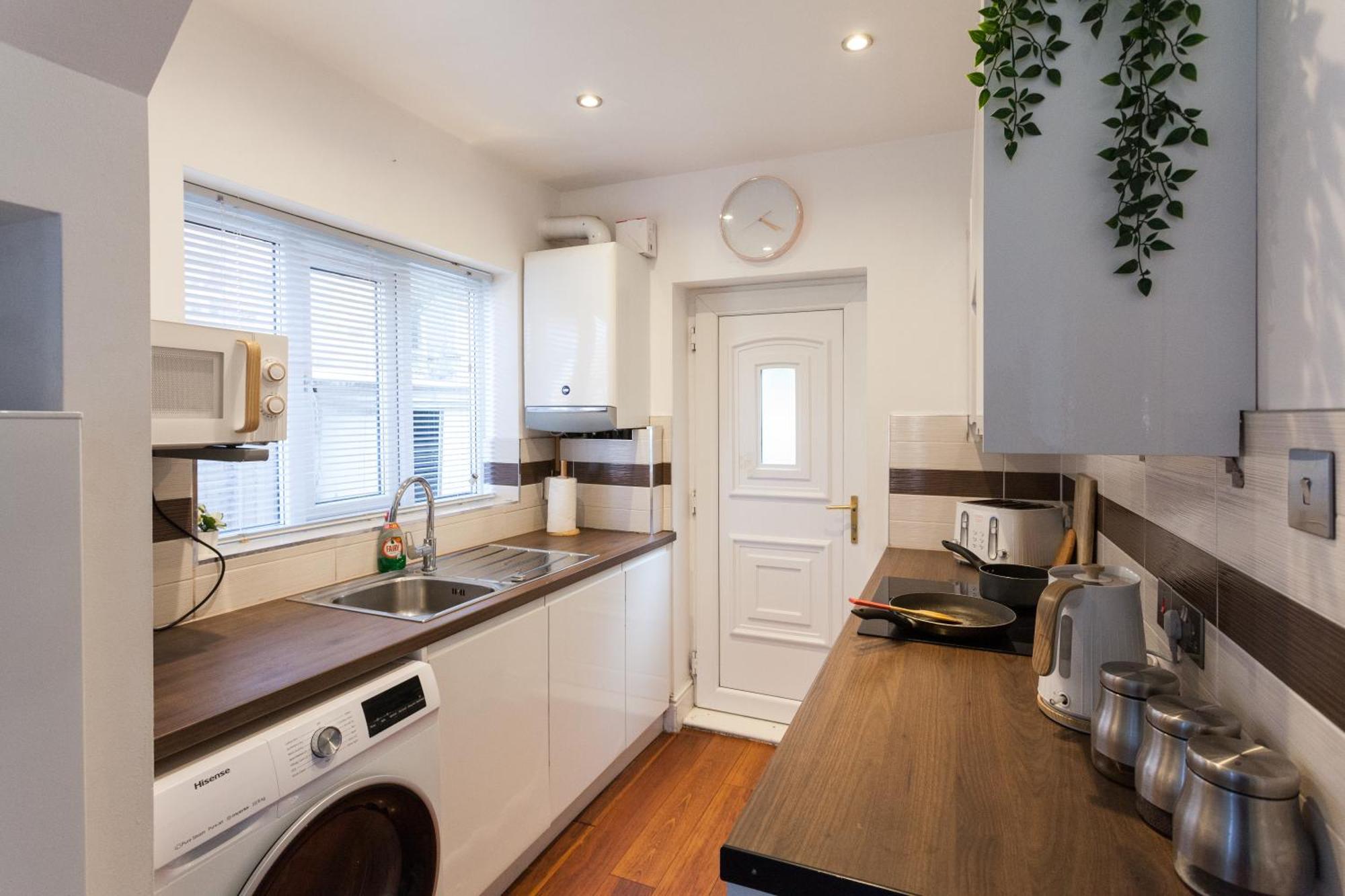 Apartment Cosy 3 Bedroom House In Quiet Residential Area