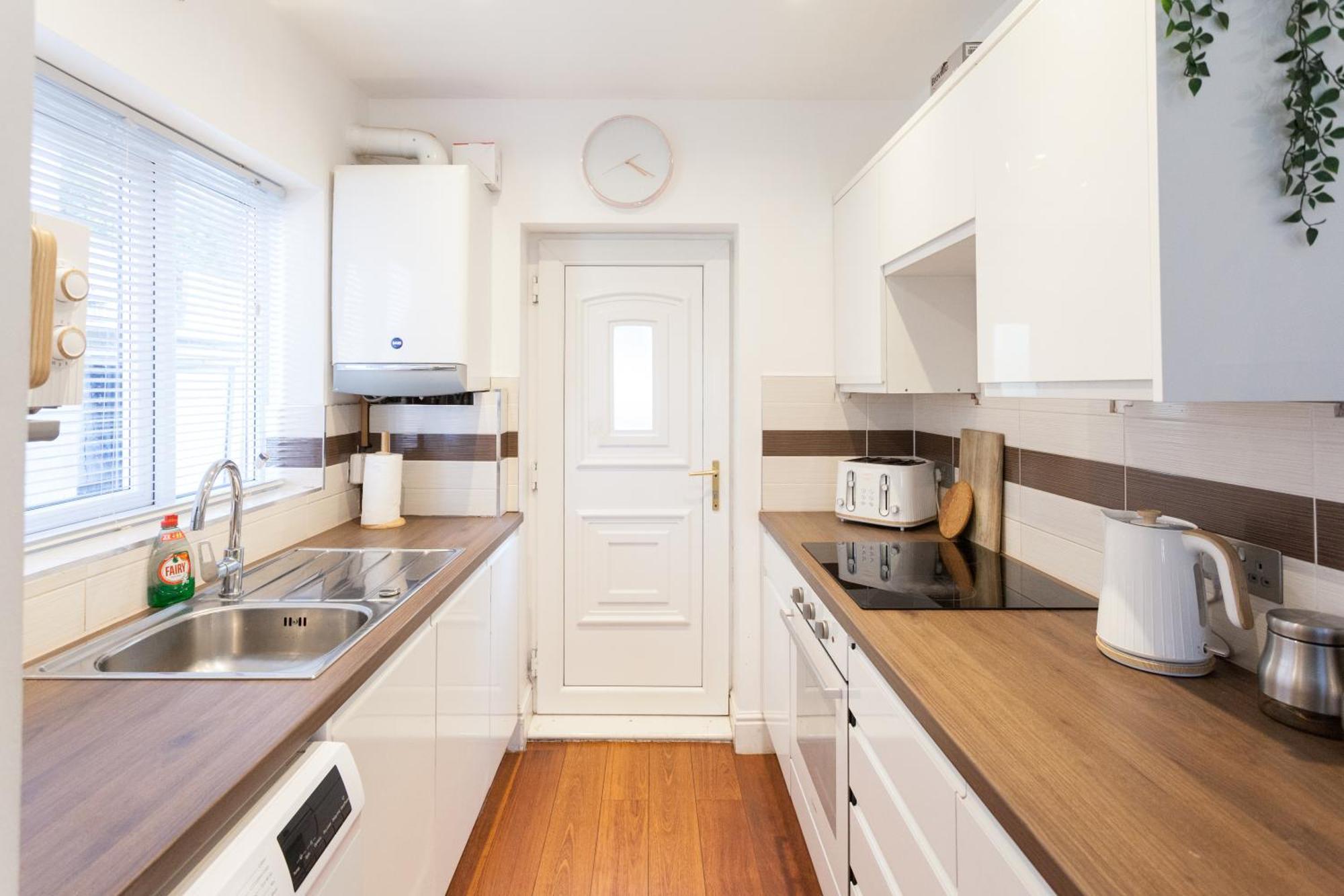 Cosy 3 Bedroom House In Quiet Residential Area Manchester