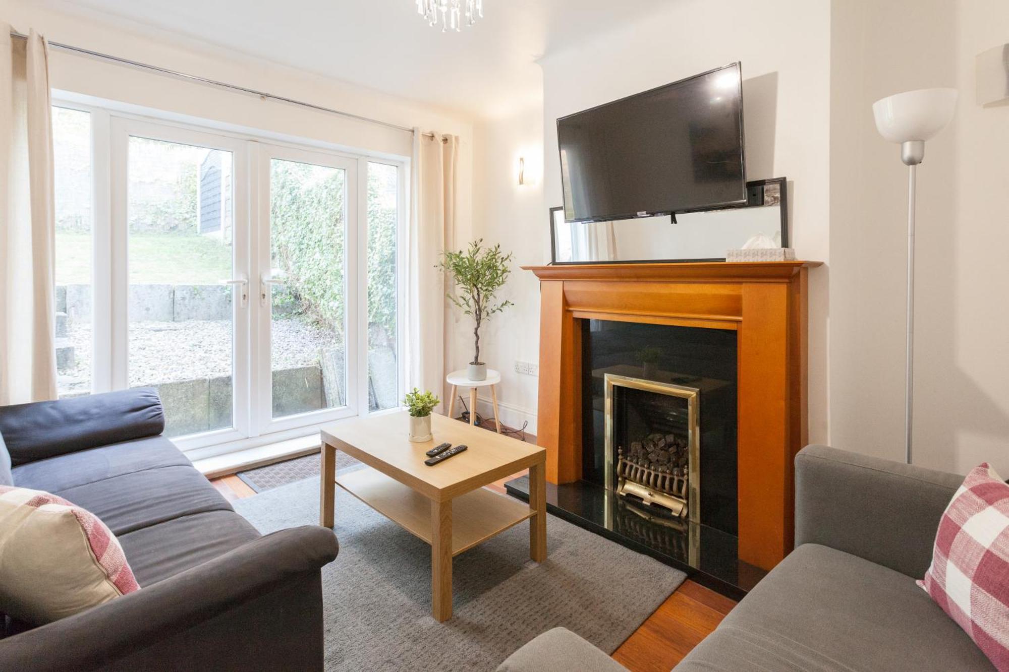 Apartment Cosy 3 Bedroom House In Quiet Residential Area *