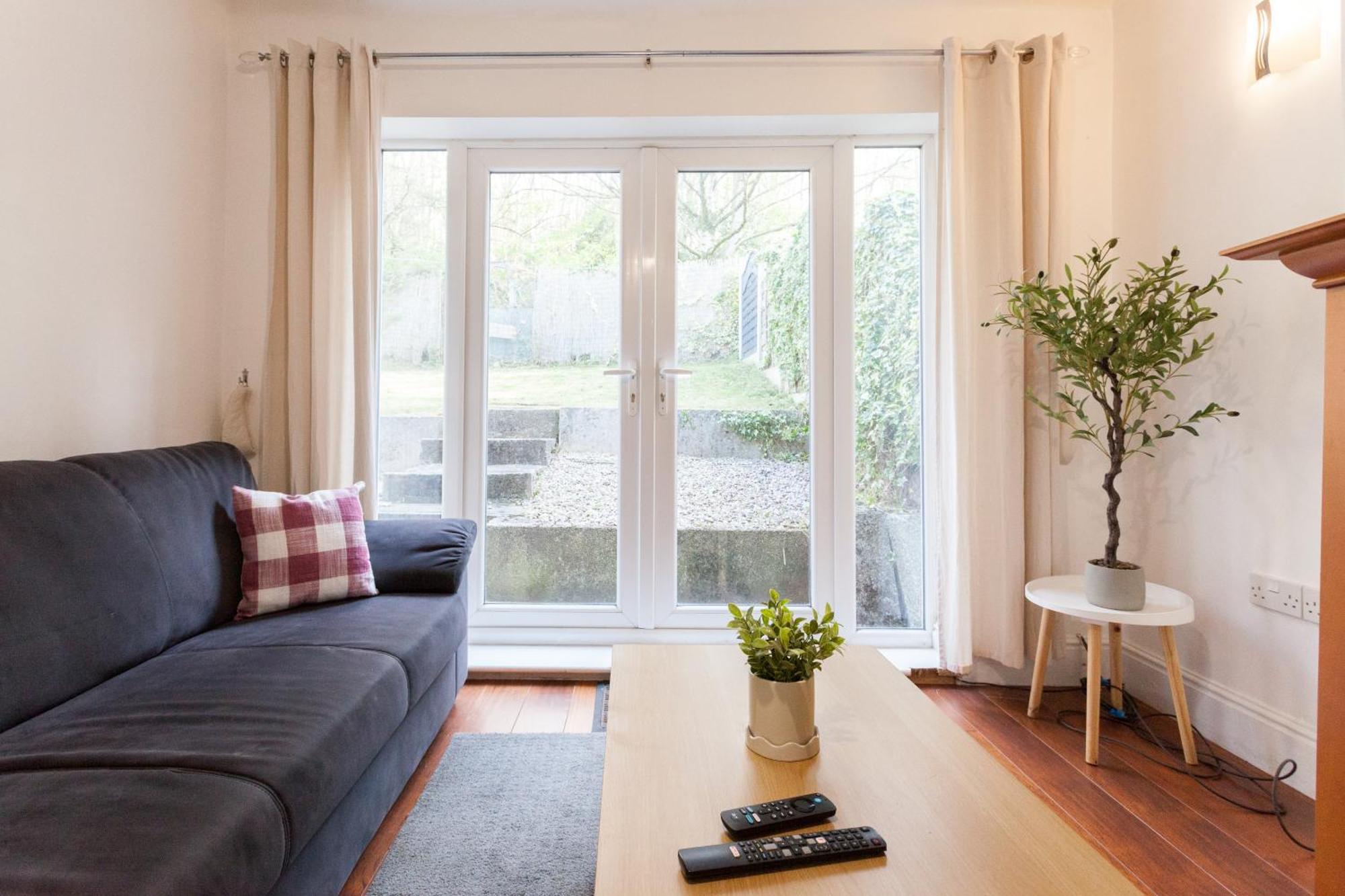 Cosy 3 Bedroom House In Quiet Residential Area Apartment Manchester