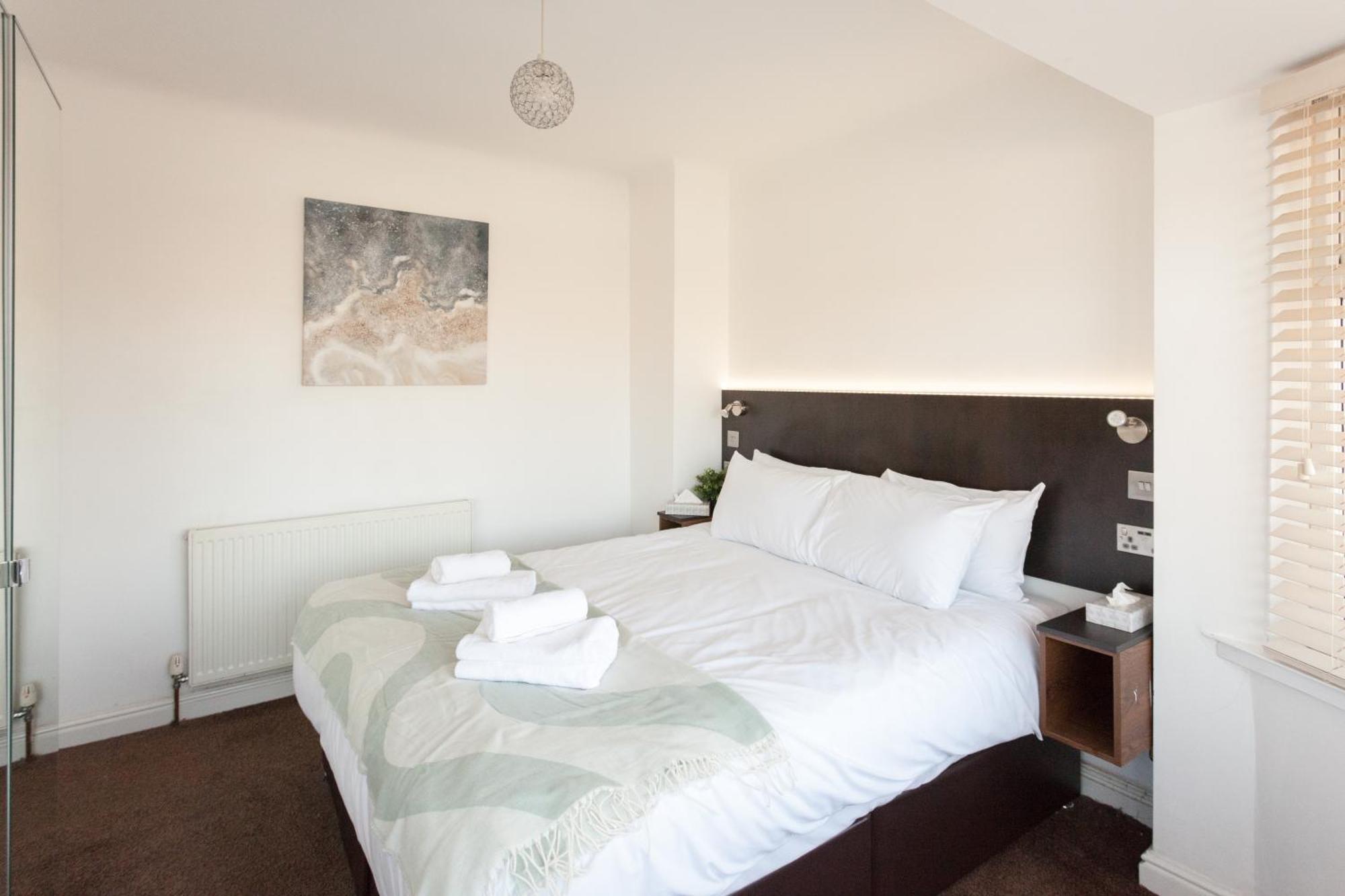 Cosy 3 Bedroom House In Quiet Residential Area *