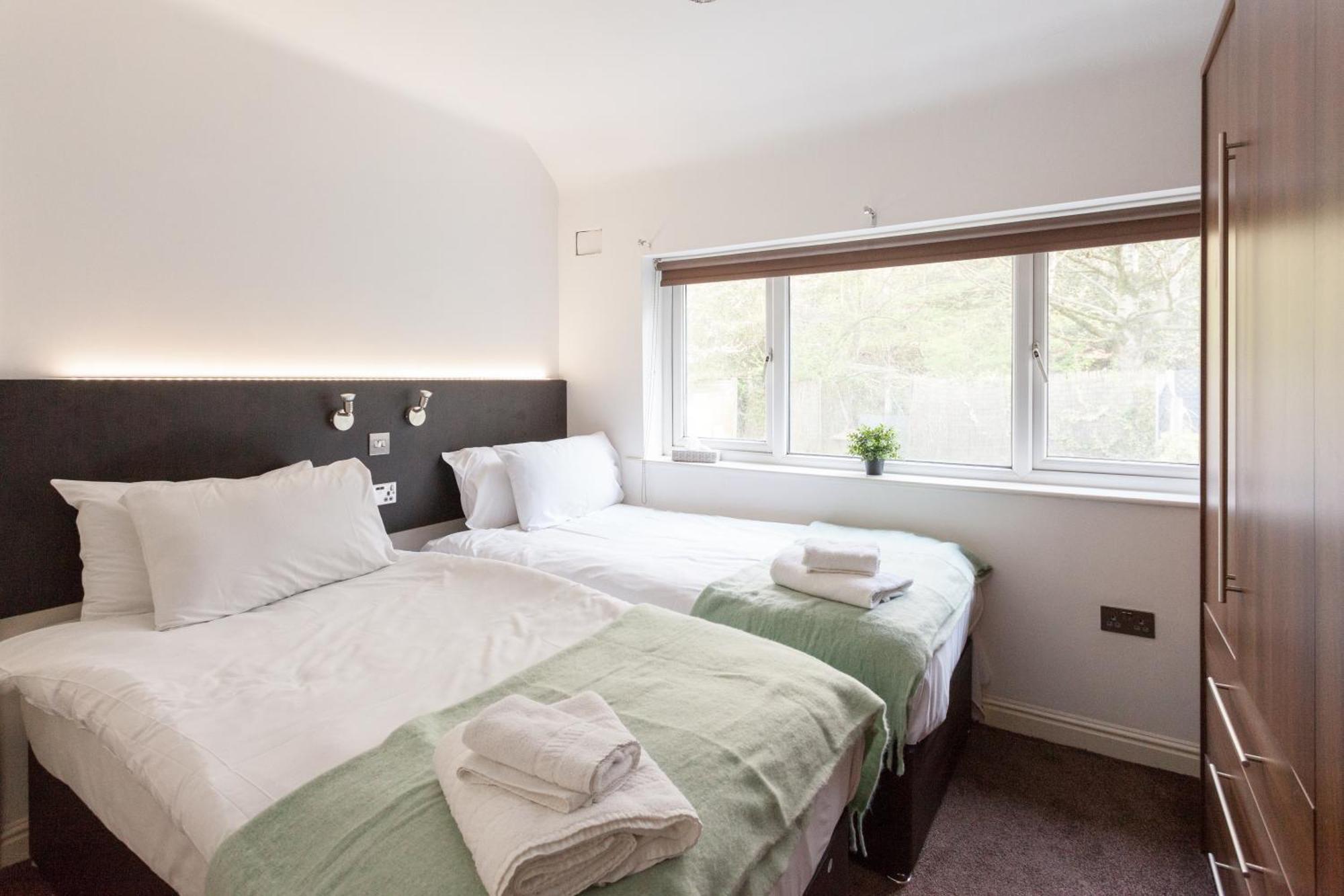Cosy 3 Bedroom House In Quiet Residential Area Manchester