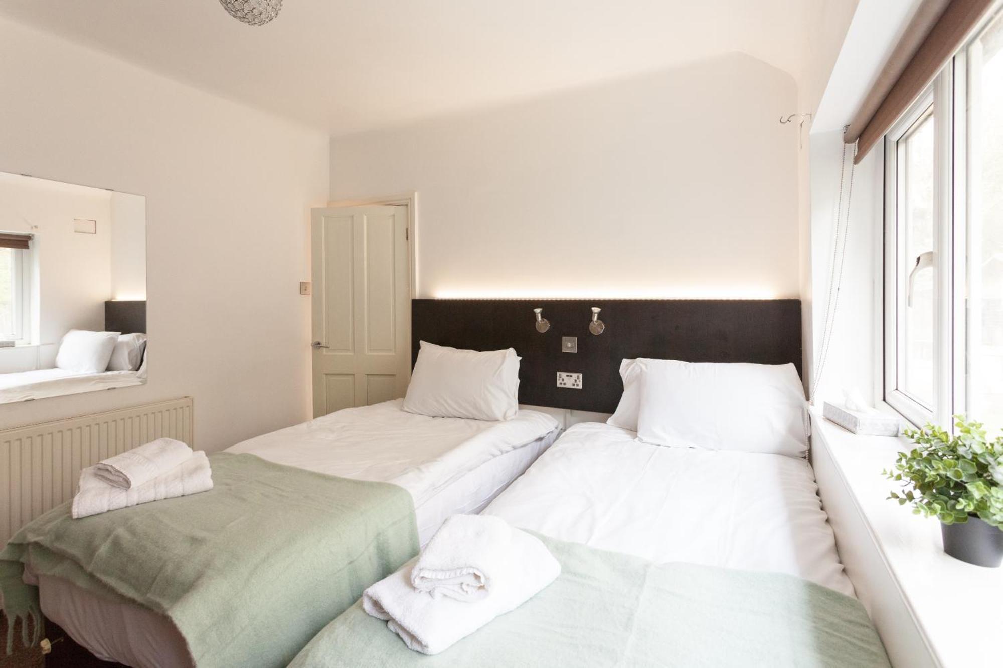 Cosy 3 Bedroom House In Quiet Residential Area Apartment *