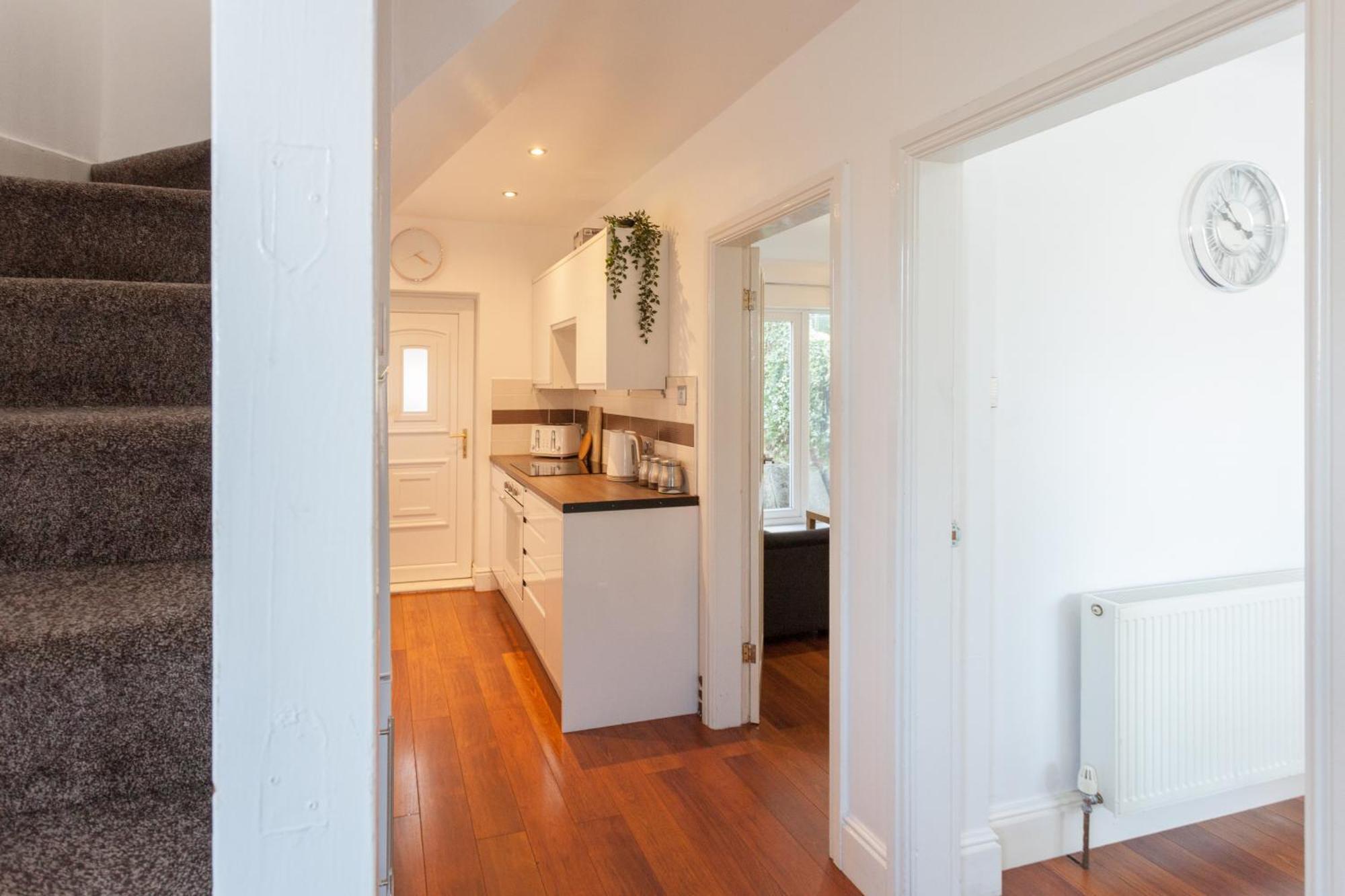 Apartment Cosy 3 Bedroom House In Quiet Residential Area *
